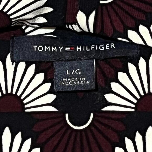 Tommy Hilfiger sleeveless v-neck tie top. Size Large - Picture 7 of 8